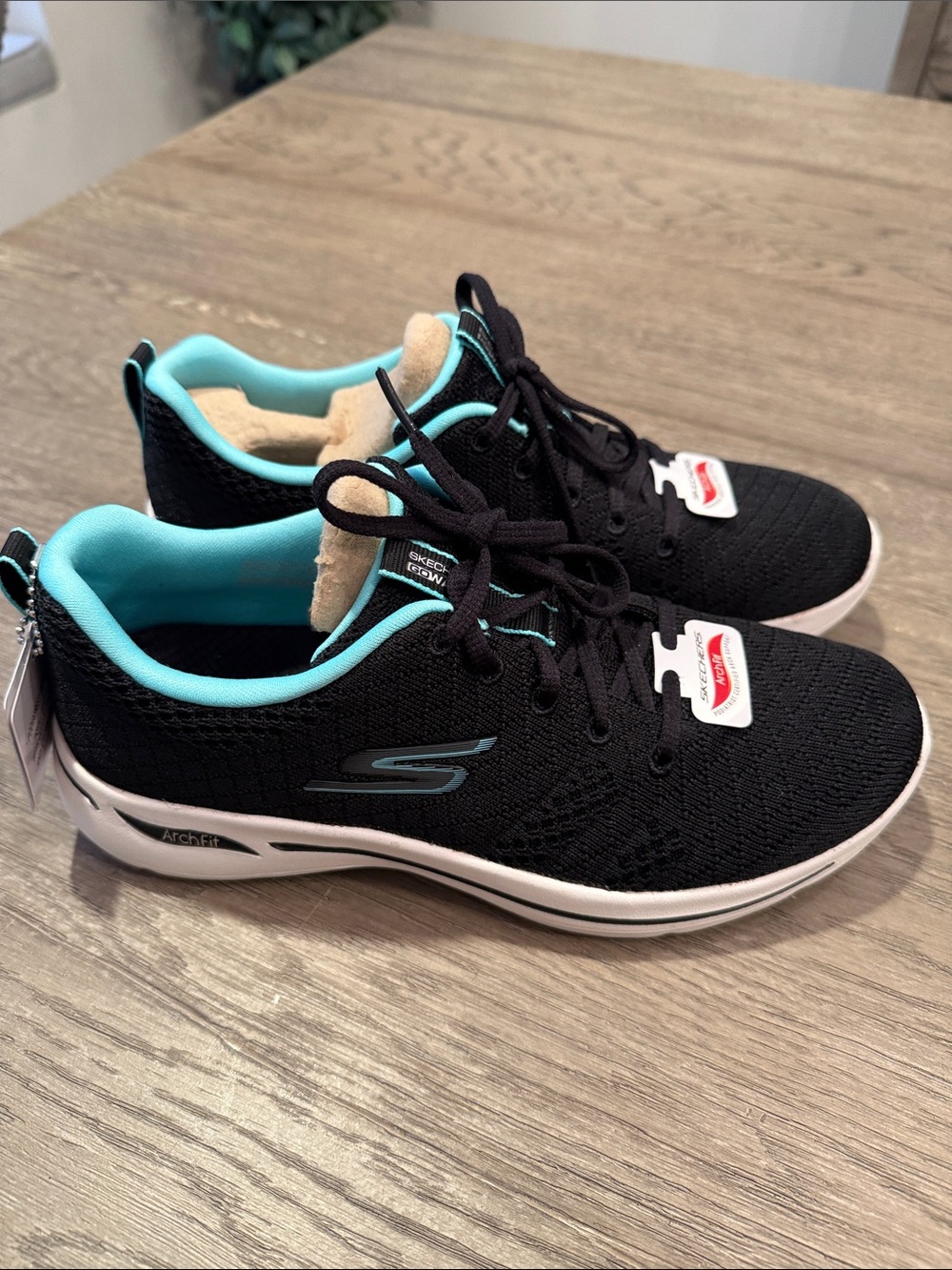 Skechers Arch Fit Black Knit Sneakers with Teal Lining size 8.5 - Picture 2 of 5